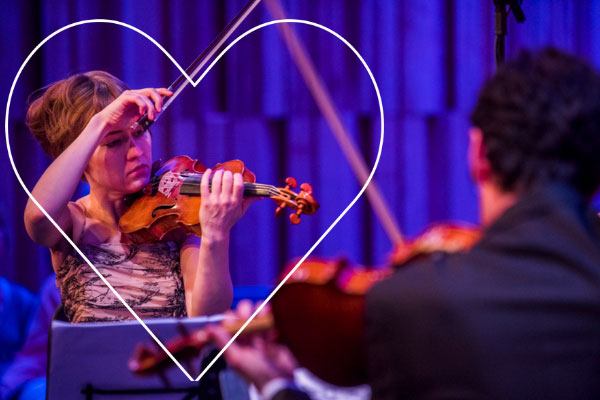 Jenna Sherry performing with OnJam